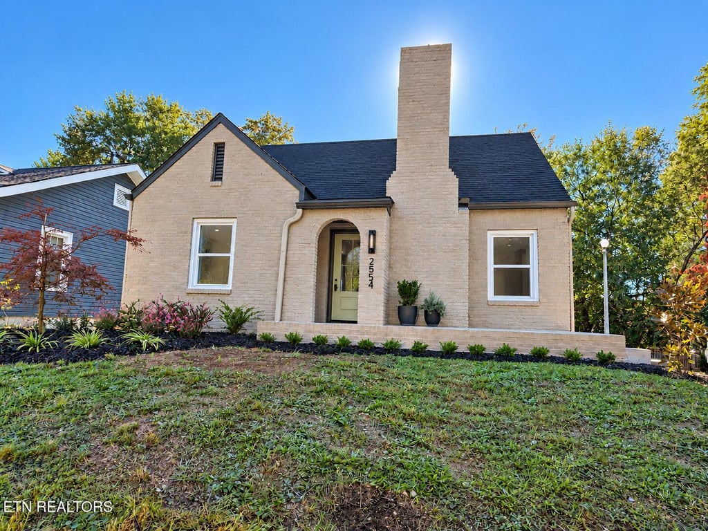 Photo of 2554 Woodbine Ave, Knoxville, TN 37914 (MLS # 1359540)