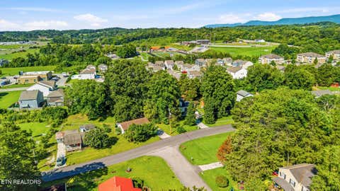 Tiny photo for 200 Doe Run Blvd, Clinton, TN 37716 (MLS # 1348580)