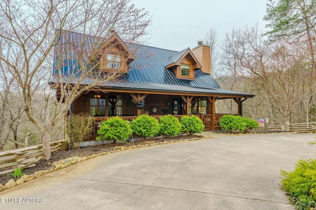 Photo of 839 W Gold Dust Drive, Pigeon Forge, TN 37863 (MLS # 1333870)