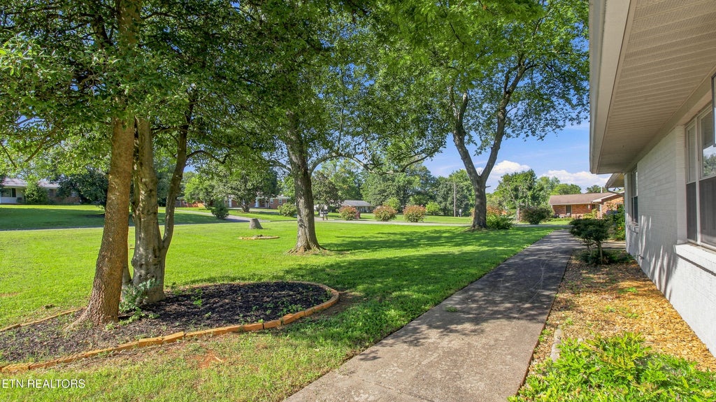 Photo of 957 Margaret Drive, Alcoa, TN 37701 (MLS # 1353604)