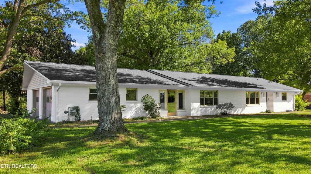 Photo of 957 Margaret Drive, Alcoa, TN 37701 (MLS # 1353604)
