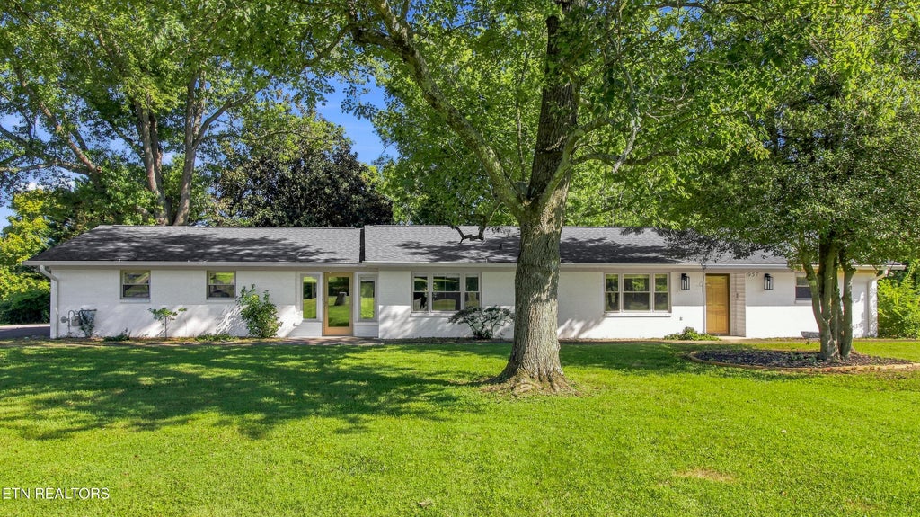 Photo of 957 Margaret Drive, Alcoa, TN 37701 (MLS # 1353604)