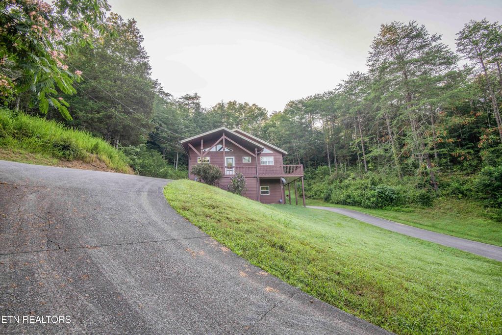 Photo of 514 Indian Gap Rd. Rd, Sevierville, TN 37862 (MLS # 1307155)