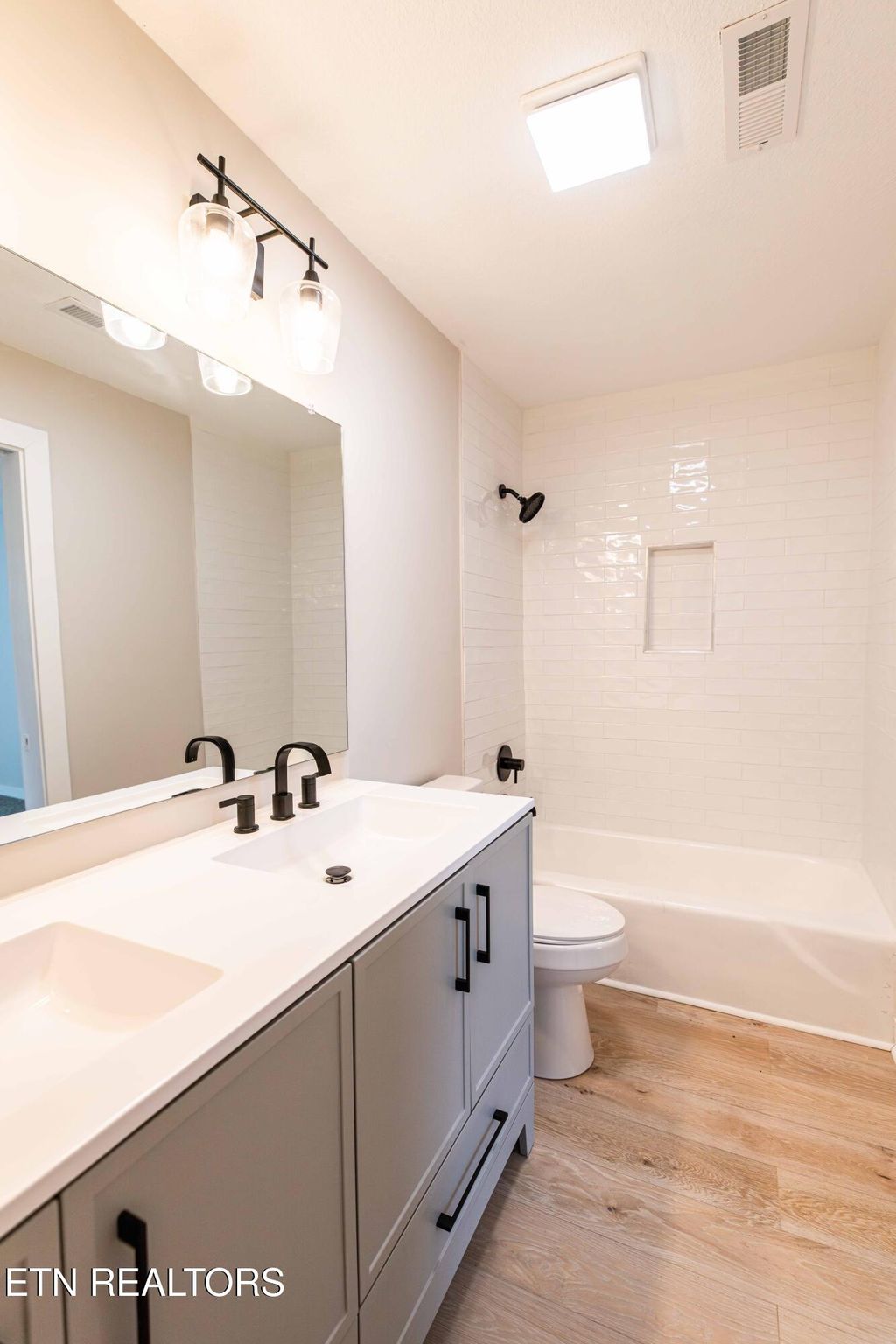 Photo of 7724 Queensbury Drive, Knoxville, TN 37919 (MLS # 1333539)