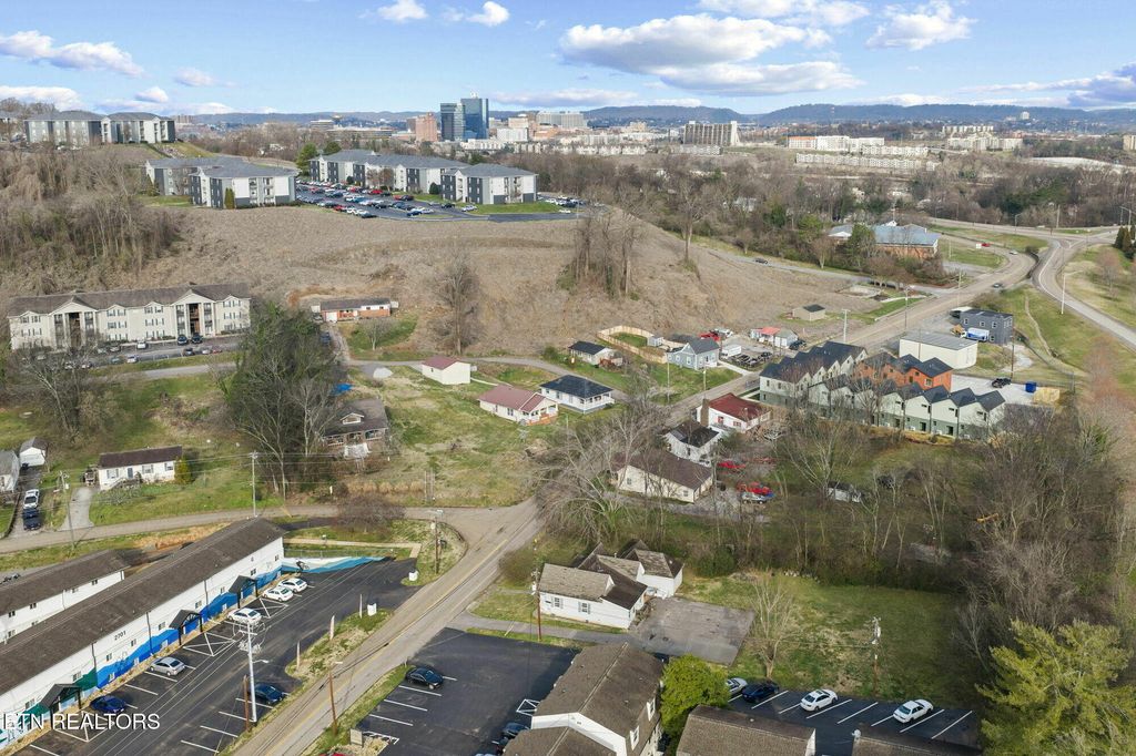 Photo of 2704 Sevier Ave, Knoxville, TN 37920 (MLS # 1331351)