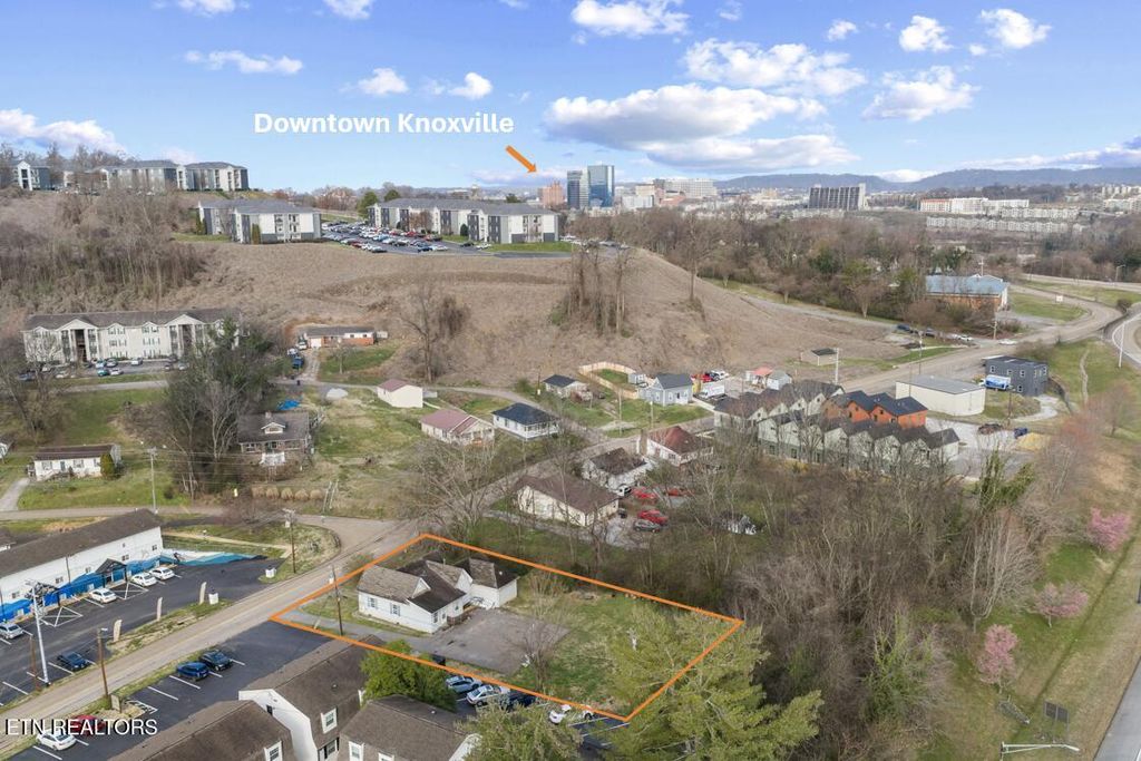 Photo of 2704 Sevier Ave, Knoxville, TN 37920 (MLS # 1331351)