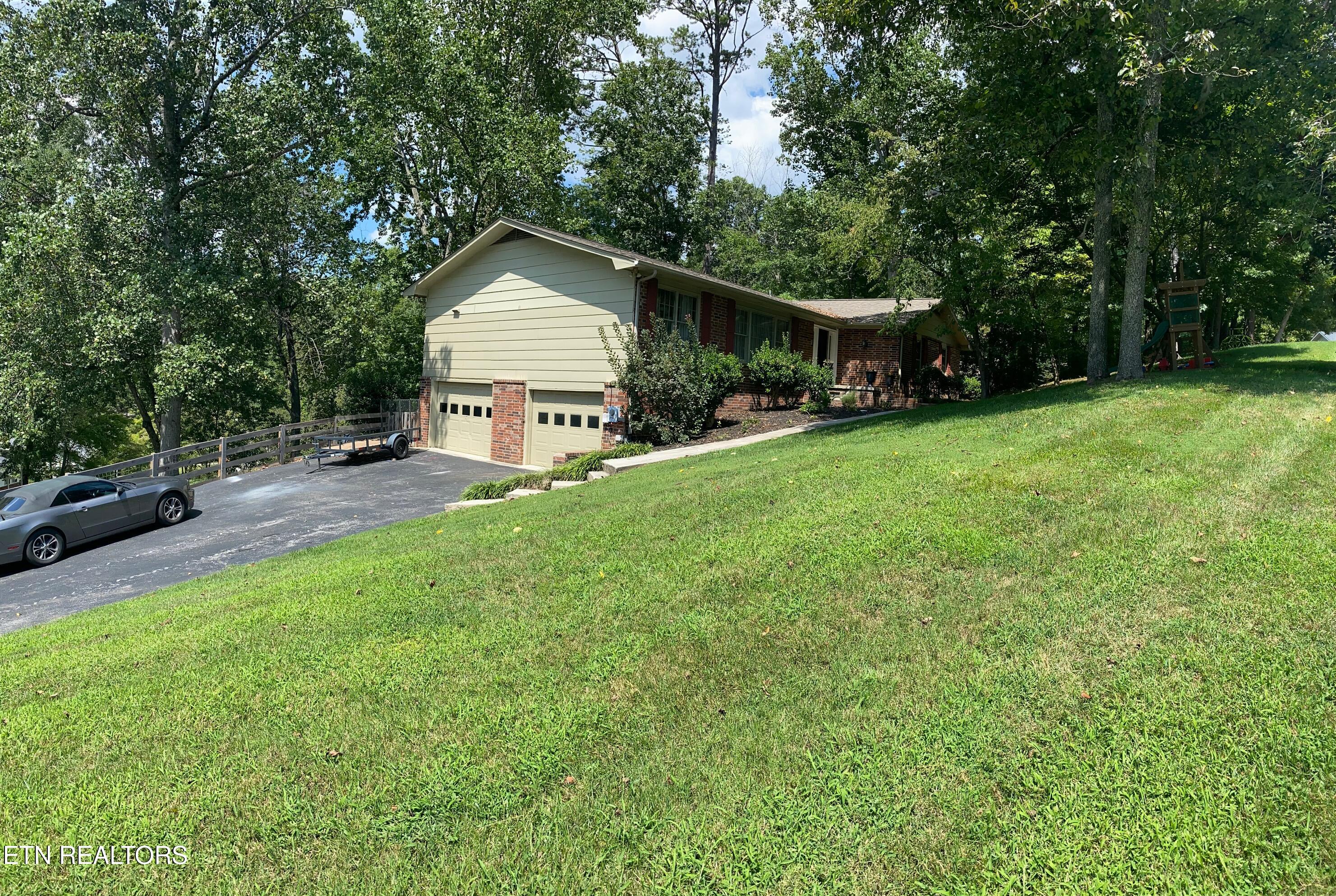 101 Greenbriar Lane