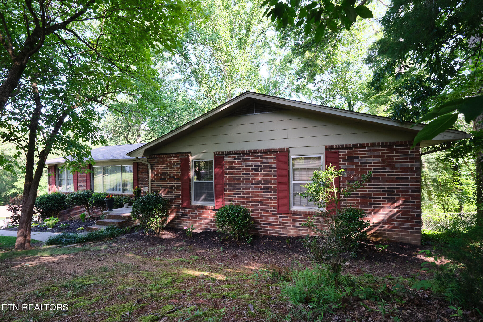 101 Greenbriar Lane