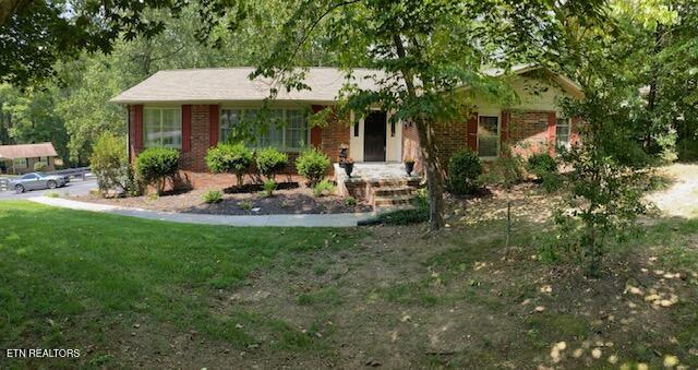 101 Greenbriar Lane