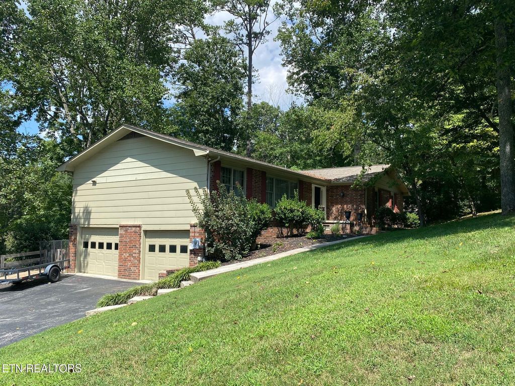 Photo of 101 Greenbriar Lane, Oak Ridge, TN 37830 (MLS # 1305933)