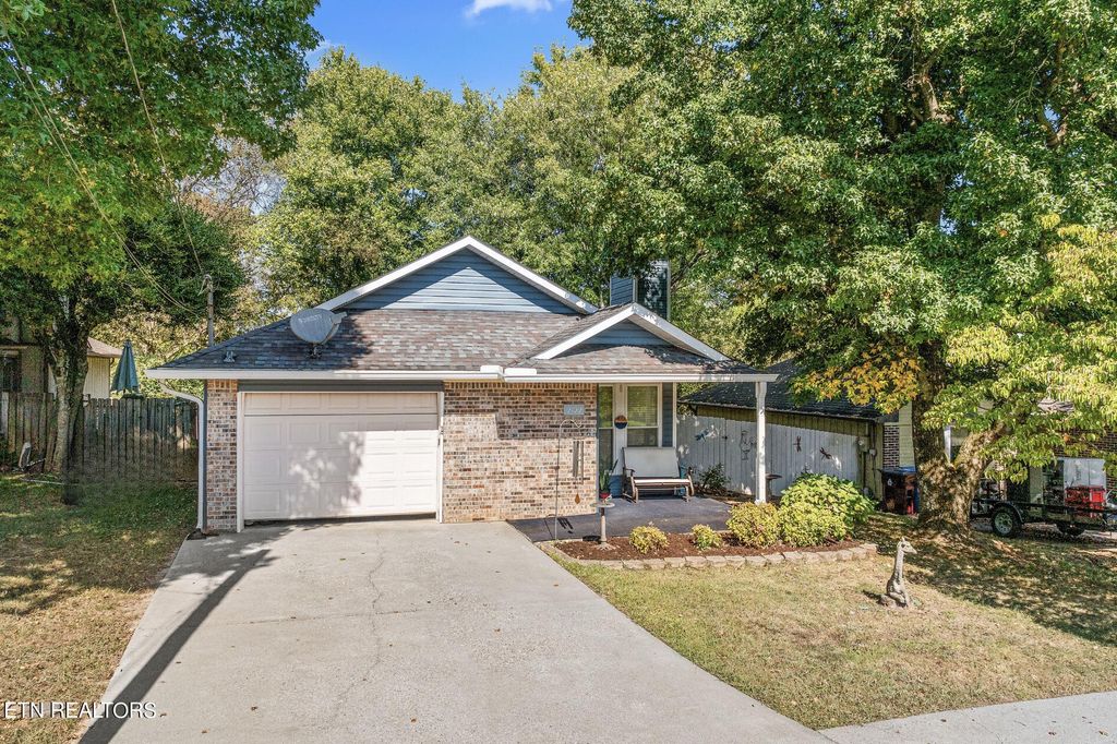 Photo of 2122 Victoria Lane, Alcoa, TN 37701 (MLS # 1276218)