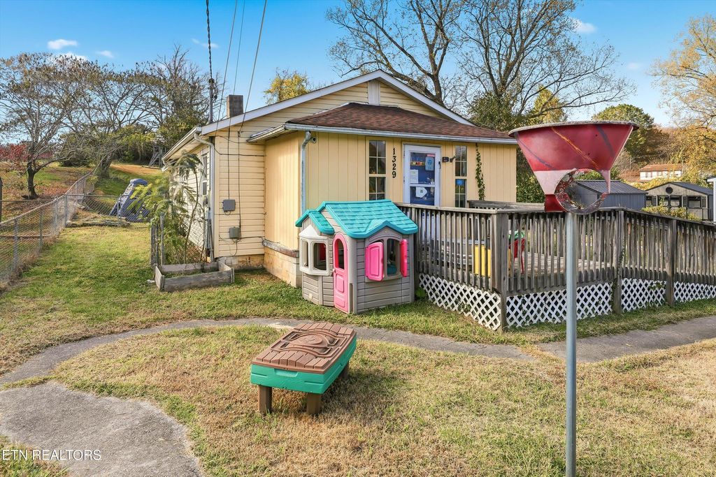 Photo of 1329 Border St, Knoxville, TN 37914 (MLS # 1332430)