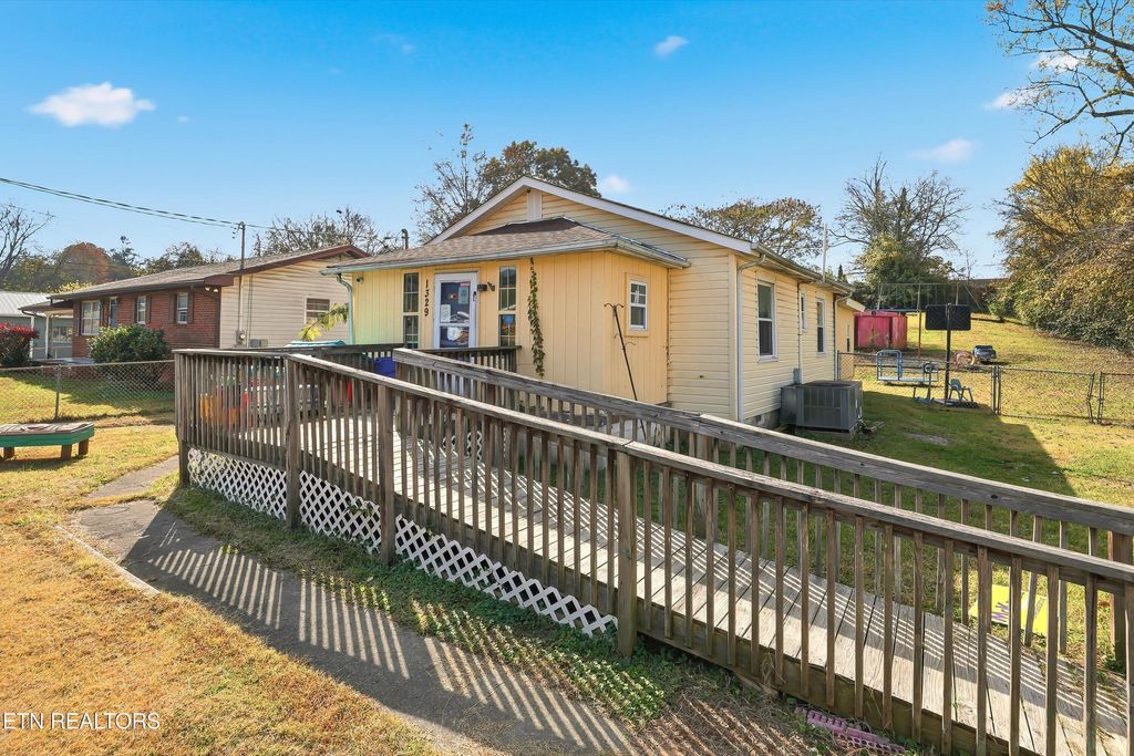 Photo of 1329 Border St, Knoxville, TN 37914 (MLS # 1332430)