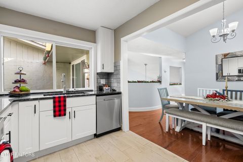 Tiny photo for 1900 Ridgecrest Drive #303, Knoxville, TN 37918 (MLS # 1325916)