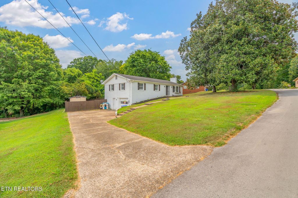 Photo of 104 Westwood Drive, Clinton, TN 37716 (MLS # 1310813)