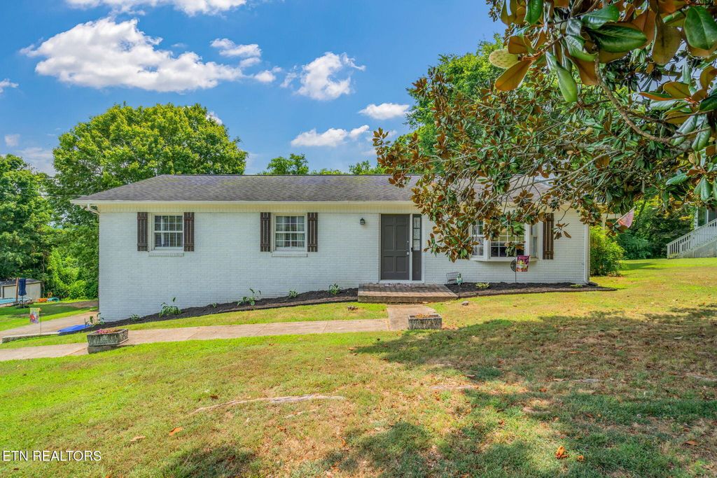 Photo of 104 Westwood Drive, Clinton, TN 37716 (MLS # 1310813)