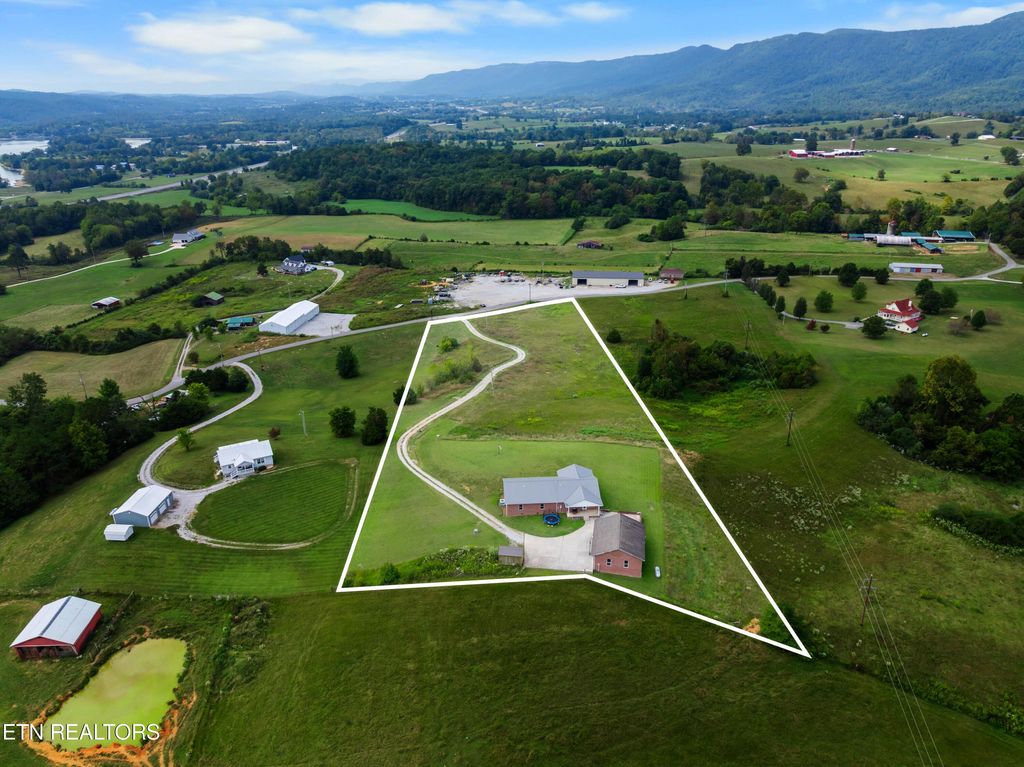 Photo of 1695 Doaks Creek Rd, Speedwell, TN 37870 (MLS # 1316081)