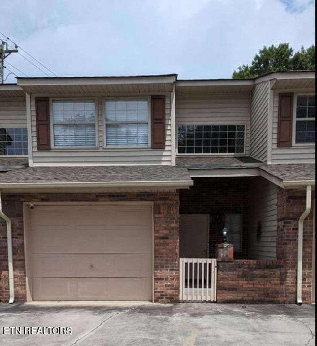 Photo of 1303 Mountain Meadows Way, Sevierville, TN 37862 (MLS # 1327353)