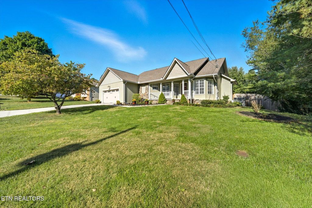 Photo of 2121 Windbrook Rd, Knoxville, TN 37923 (MLS # 1317525)