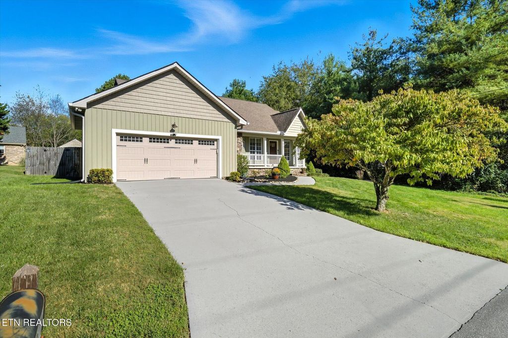 Photo of 2121 Windbrook Rd, Knoxville, TN 37923 (MLS # 1317525)
