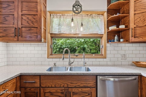 Tiny photo for 100 Westlook Circle, Oak Ridge, TN 37830 (MLS # 1348186)