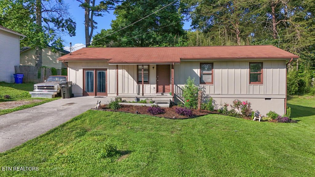 Photo of 233 Doe Run Blvd, Clinton, TN 37716 (MLS # 1302140)