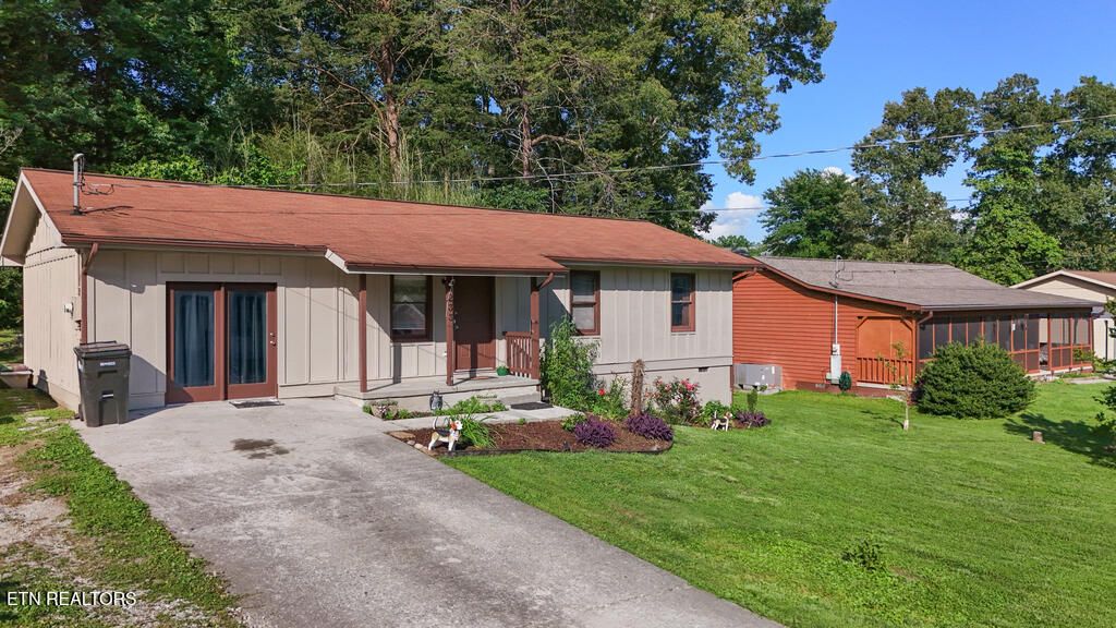 Photo of 233 Doe Run Blvd, Clinton, TN 37716 (MLS # 1302140)