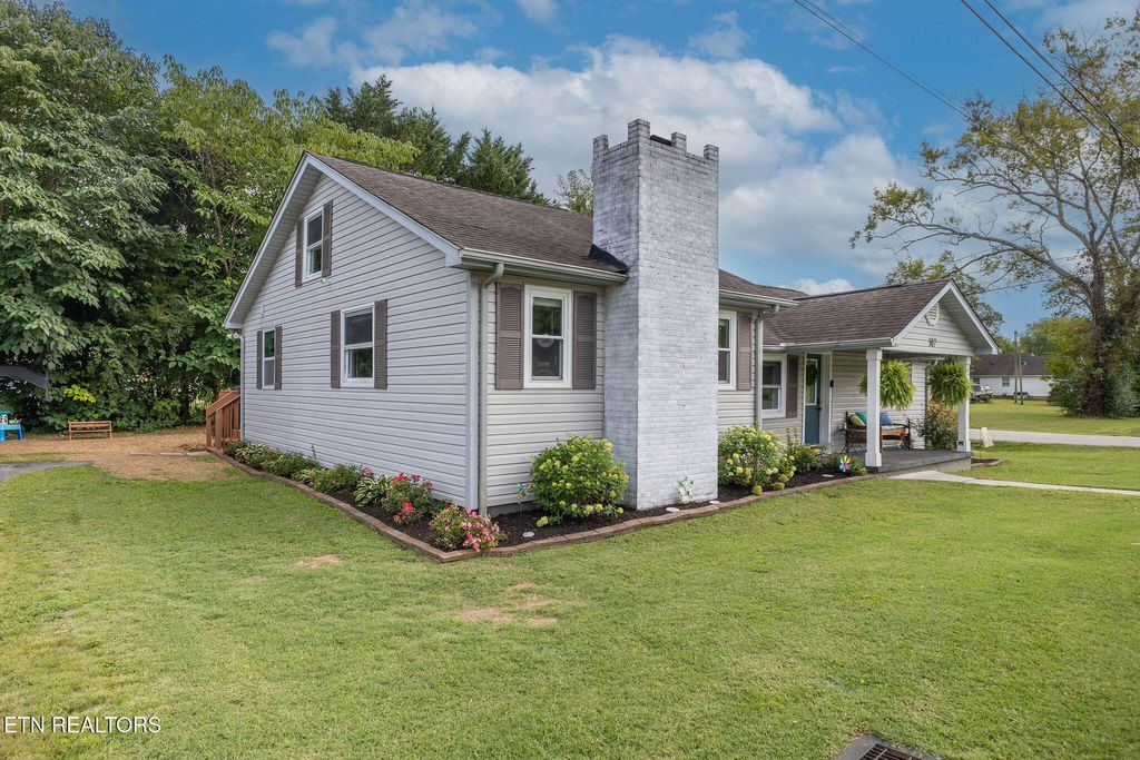 Photo of 307 Glendale Ave, Clinton, TN 37716 (MLS # 1313762)