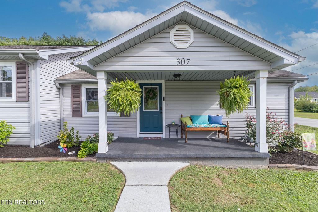 Photo of 307 Glendale Ave, Clinton, TN 37716 (MLS # 1313762)