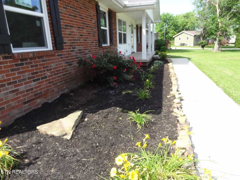 Photo of 16 Benwick Drive, Crossville, TN 38555 (MLS # 1303589)