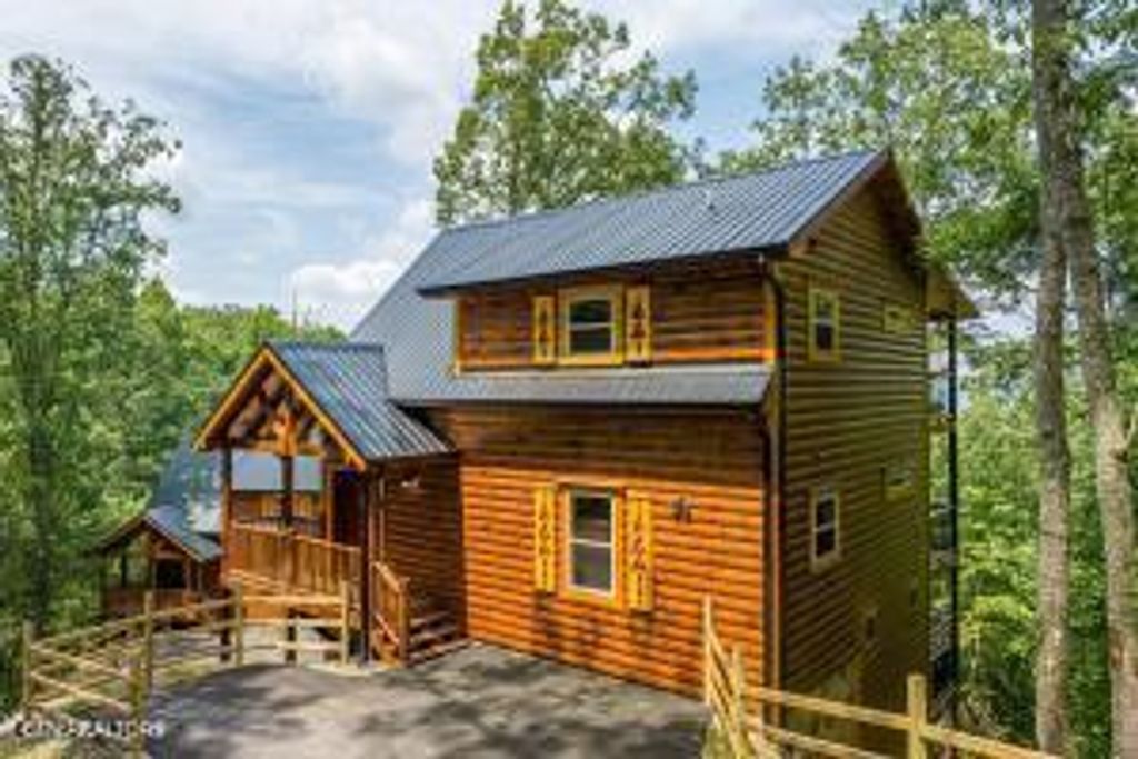 Photo of 2255 Red Bud Rd, Sevierville, TN 37876 (MLS # 1320441)