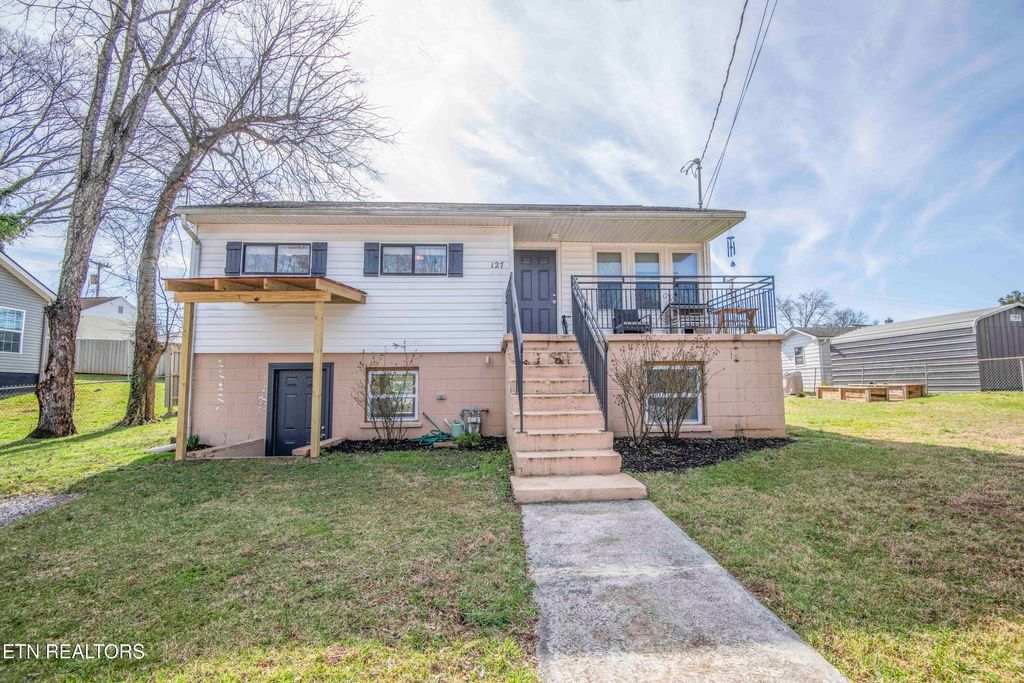 Photo of 127 Wellington Circle, Oak Ridge, TN 37830 (MLS # 1329974)