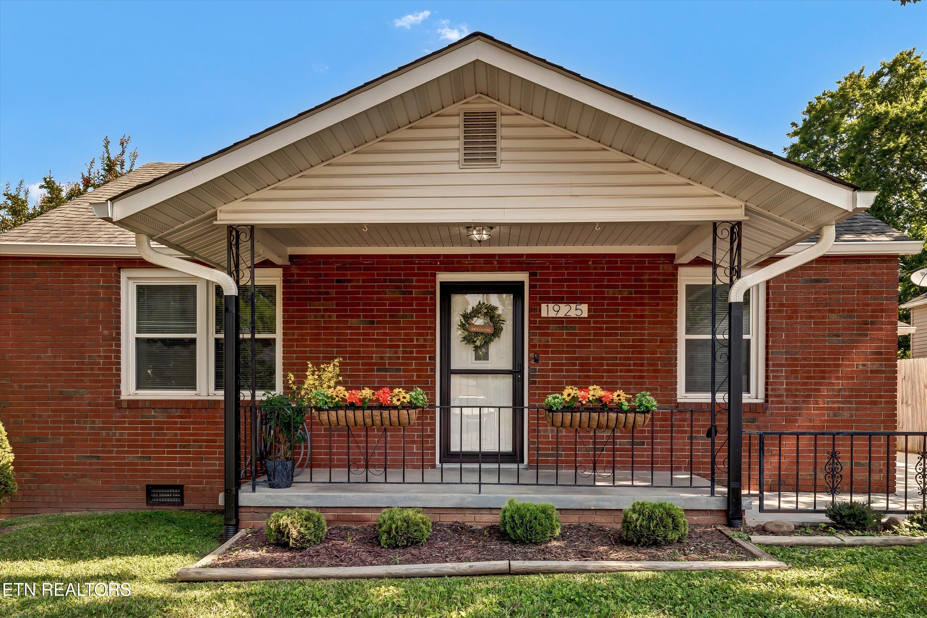 1925 Trotter Ave