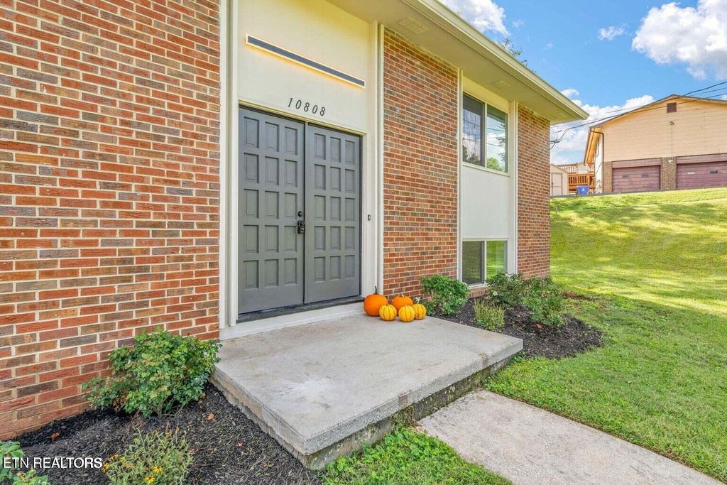 Photo of 10808 Dineen Drive, Knoxville, TN 37934 (MLS # 1339214)