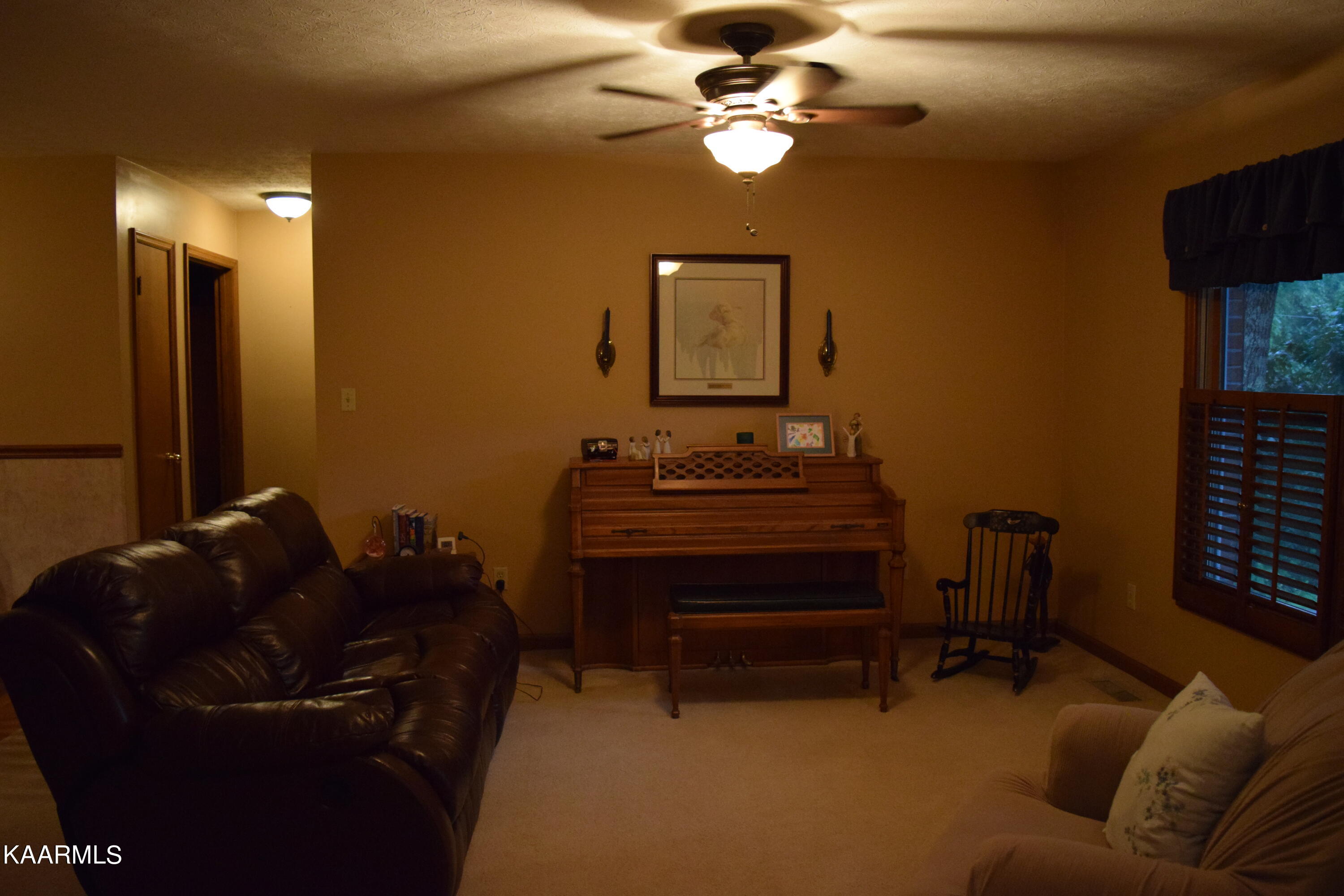 Photo 4 of 10 of 802 Berkay Lane house