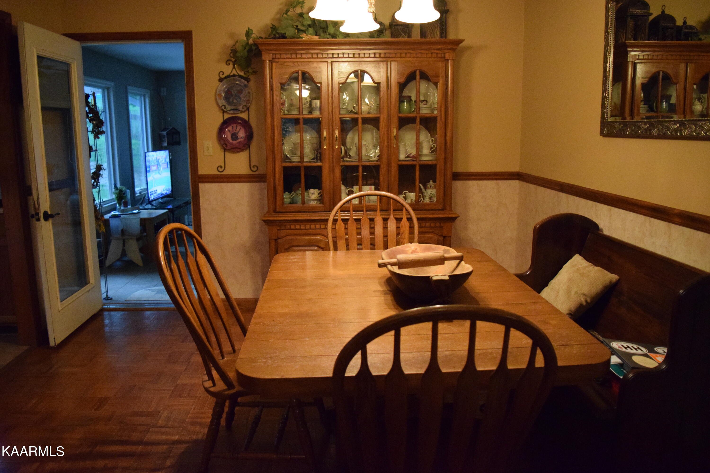 Photo 6 of 10 of 802 Berkay Lane house