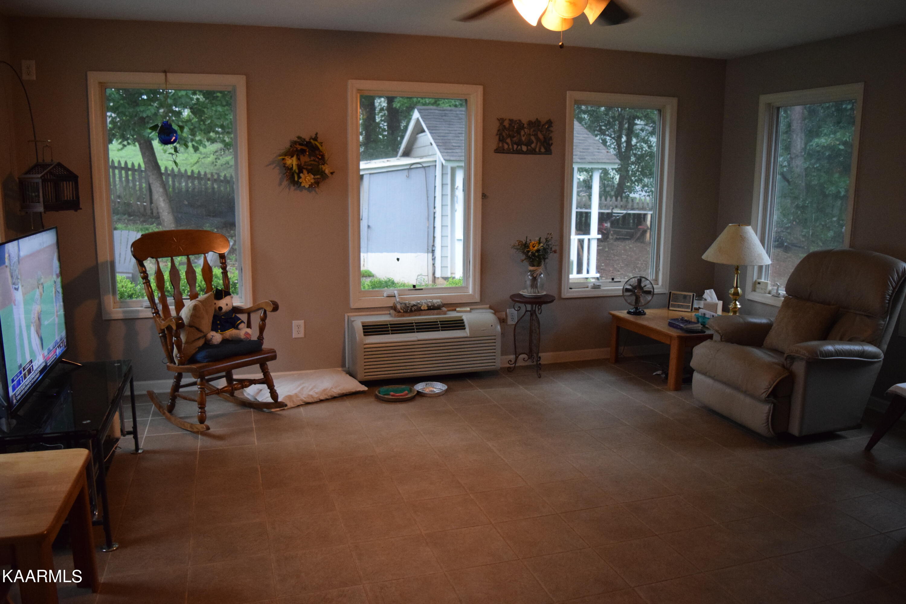 Photo 8 of 10 of 802 Berkay Lane house