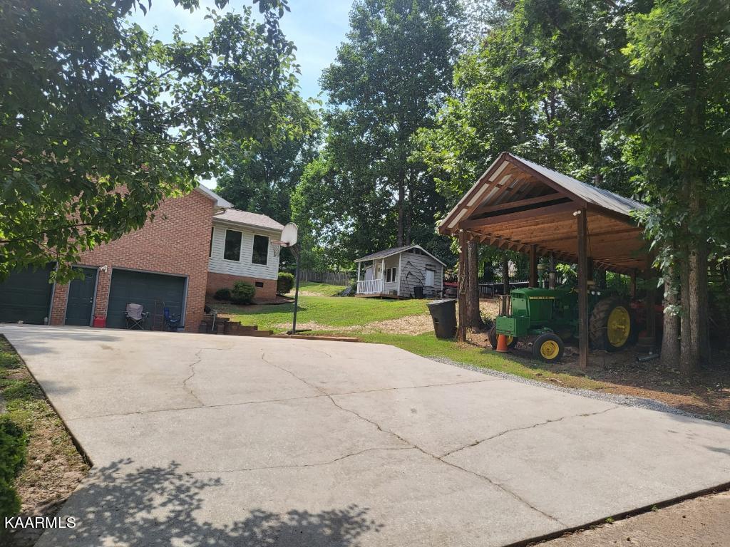 Photo 3 of 10 of 802 Berkay Lane house