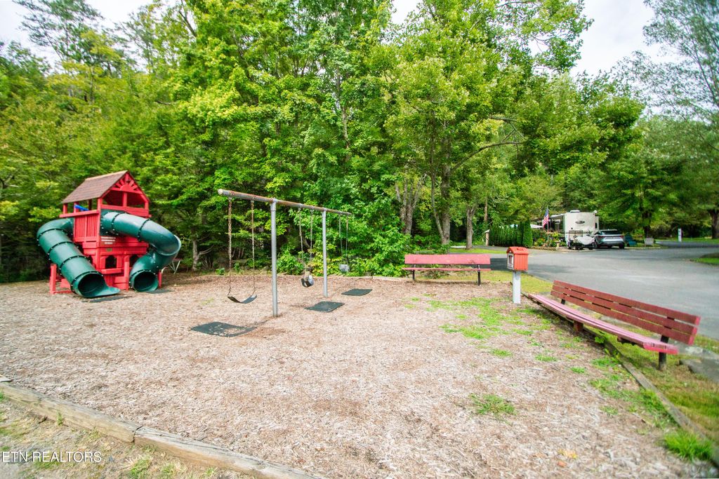 Photo of 4229 E Parkway Pkwy #108, Gatlinburg, TN 37738 (MLS # 1314411)