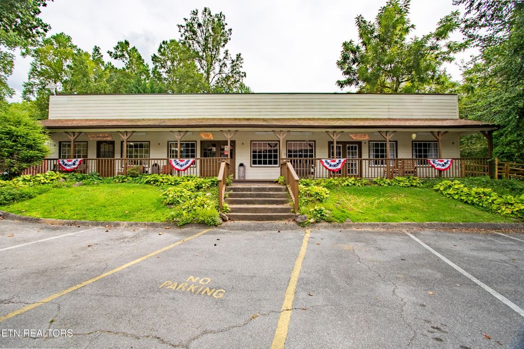 Photo of 4229 E Parkway Pkwy #108, Gatlinburg, TN 37738 (MLS # 1314411)