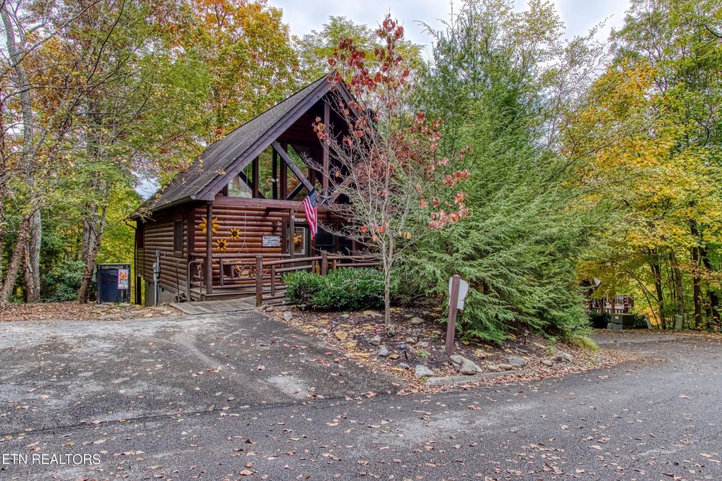 Photo of 4356 Parkside Village Way, Sevierville, TN 37862 (MLS # 1252811)