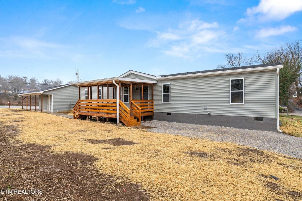 Photo of 721 Siluria St, Harriman, TN 37748 (MLS # 1306221)