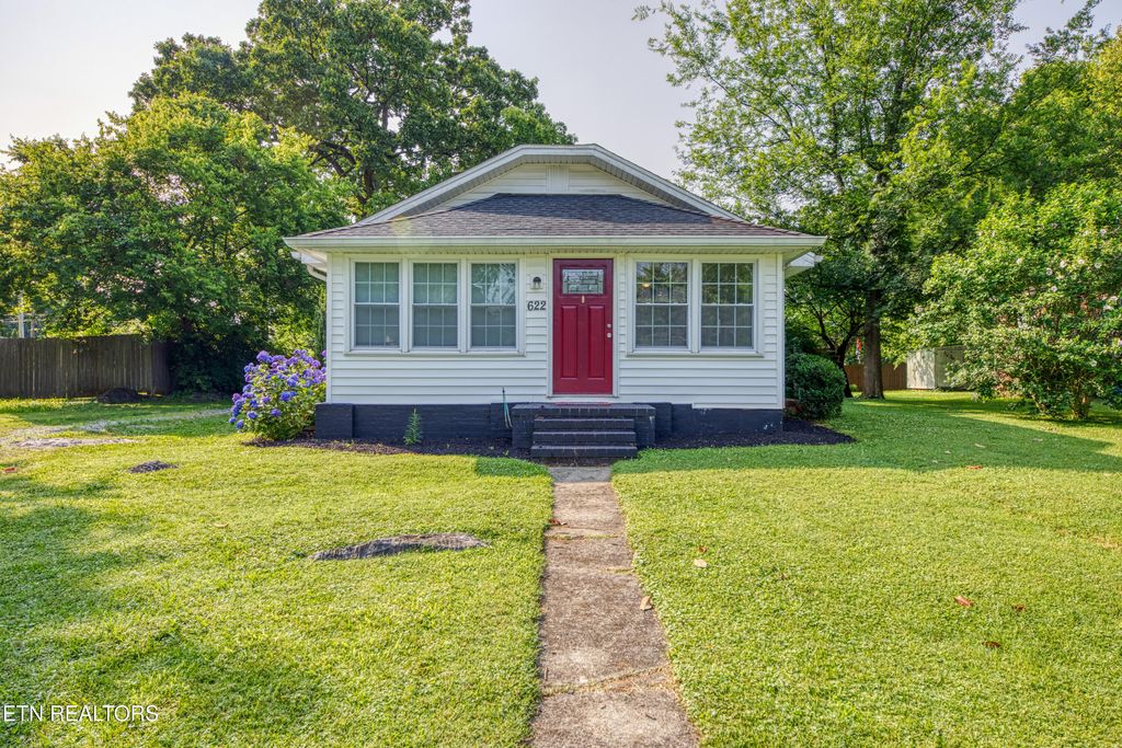 Photo of 622 Garfield St, Alcoa, TN 37701 (MLS # 1304522)