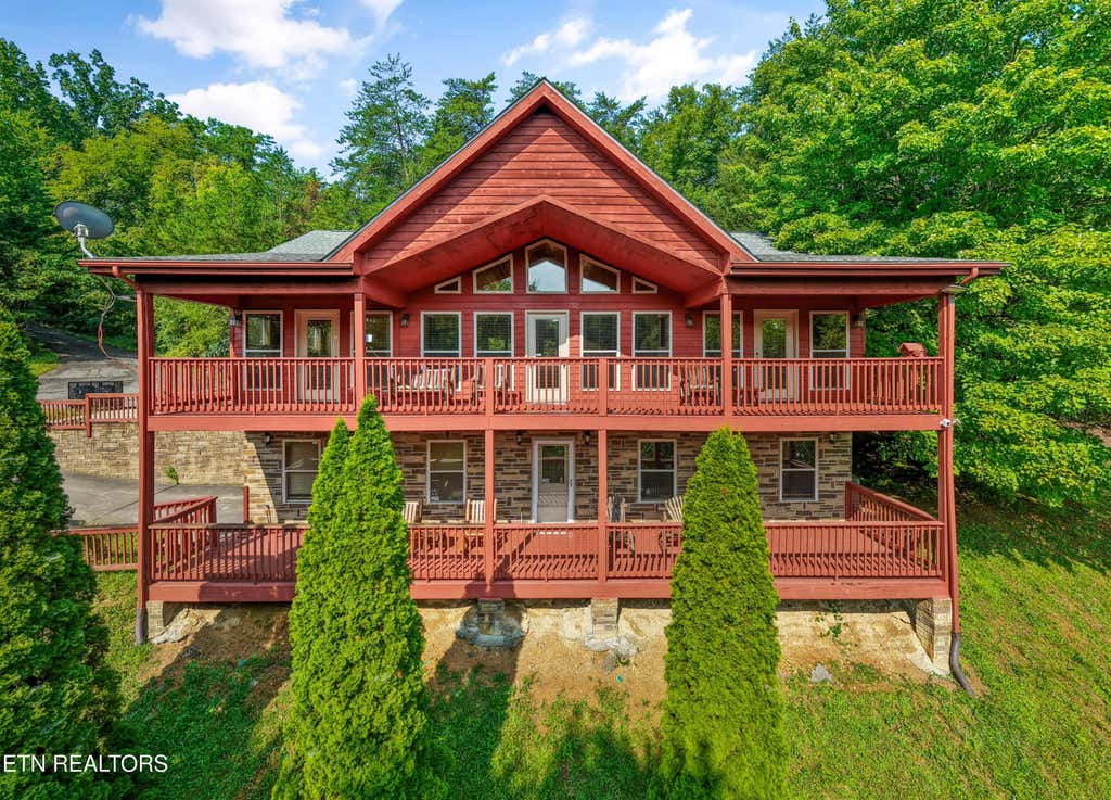 Photo of 1029 Shadow Ridge Drive, Sevierville, TN 37862 (MLS # 1351730)