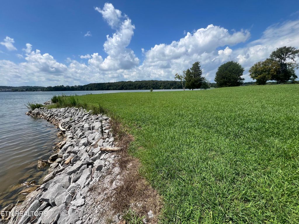 Photo of 25 Spoondrift Court, Louisville, TN 37777 (MLS # 1271921)