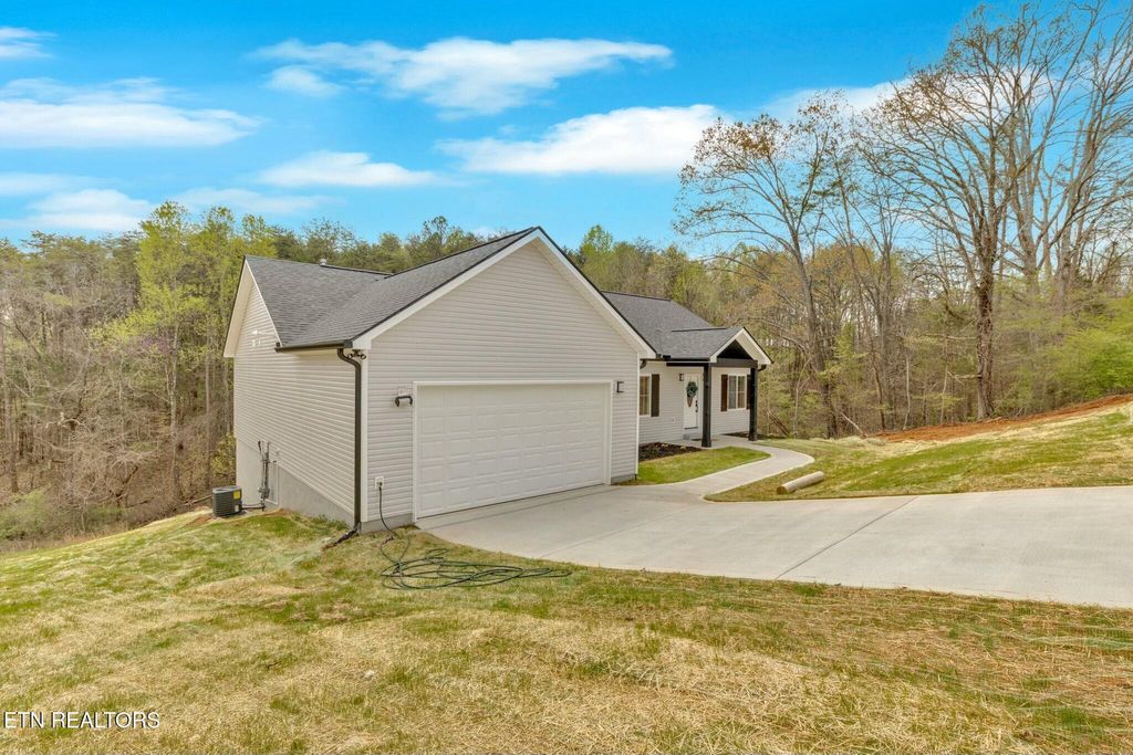 Photo of 162 Country Way Rd, Vonore, TN 37885 (MLS # 1296309)