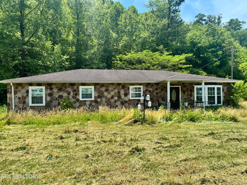 Photo of 955 Rock Haven Rd, Bean Station, TN 37708 (MLS # 1341130)