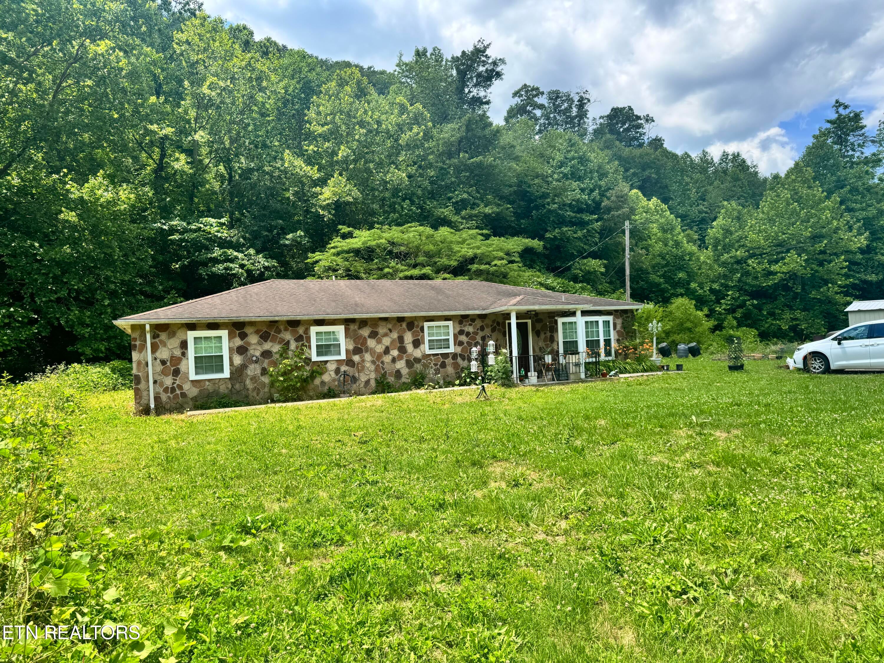 955 Rock Haven Rd