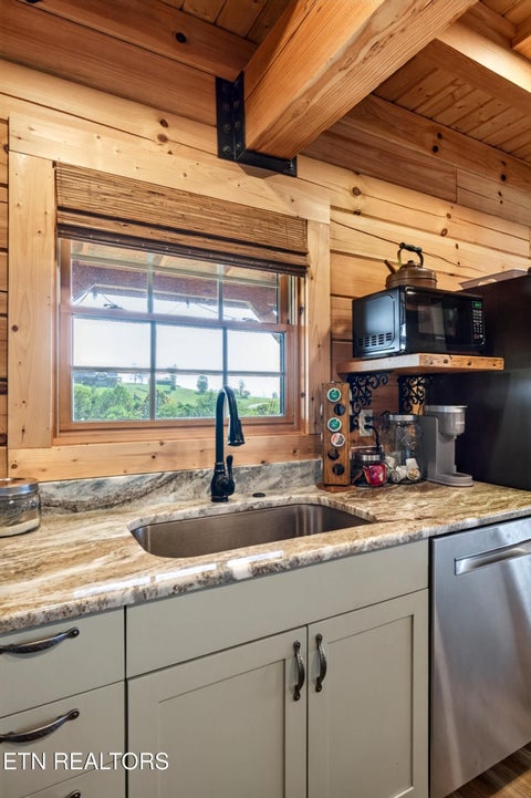 Tiny photo for 121 Bluegill Rd, Hilham, TN 38568 (MLS # 1355997)