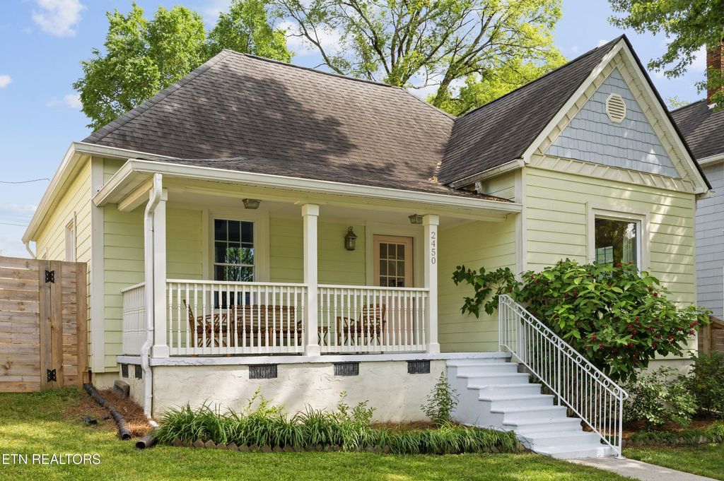 Photo of 2450 Jefferson Ave, Knoxville, TN 37917 (MLS # 1339115)